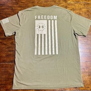 Under Armour SS T-Shirt Mens L Military Green Lightweight Outdoor Freedom Flag